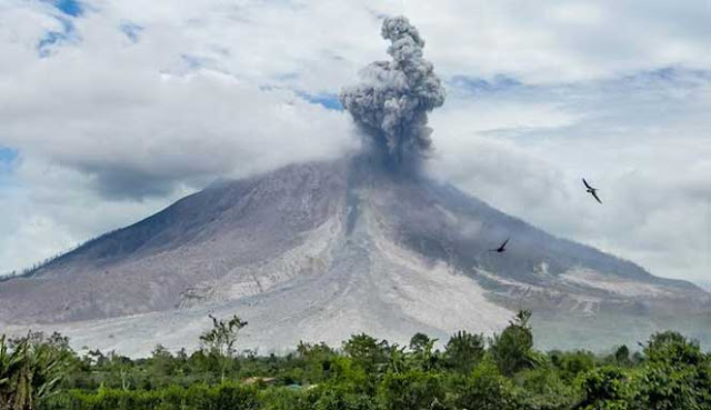 GUNUNG BERAPI PALING AKTIF DI INDONESIA