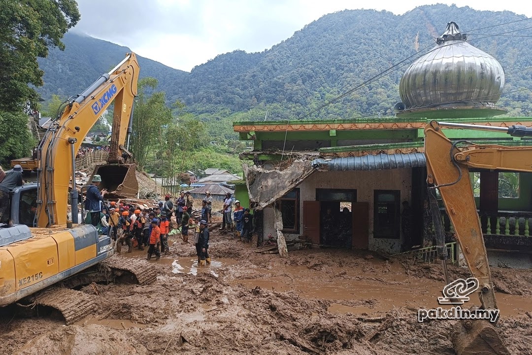 [VIDEO] 16 maut dan 6 hilang akibat tanah runtuh dan banjir di Sumatera Indonesia