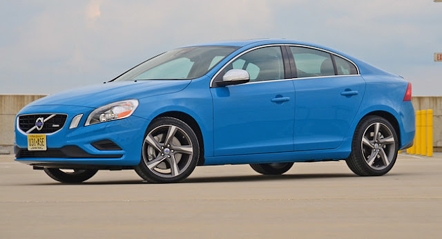 Front 3/4 view of blue 2013 Volvo S60 T6 R-Design