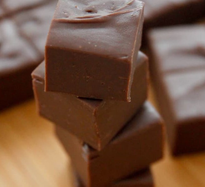 3 MINUTE FUDGE #desserts #chocolate