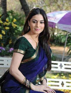 Shraddha Arya Latest Hot Photos in Saree