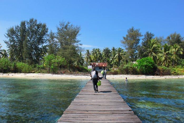 lokasi wisata dan pemandangan pulau sangiang di banten