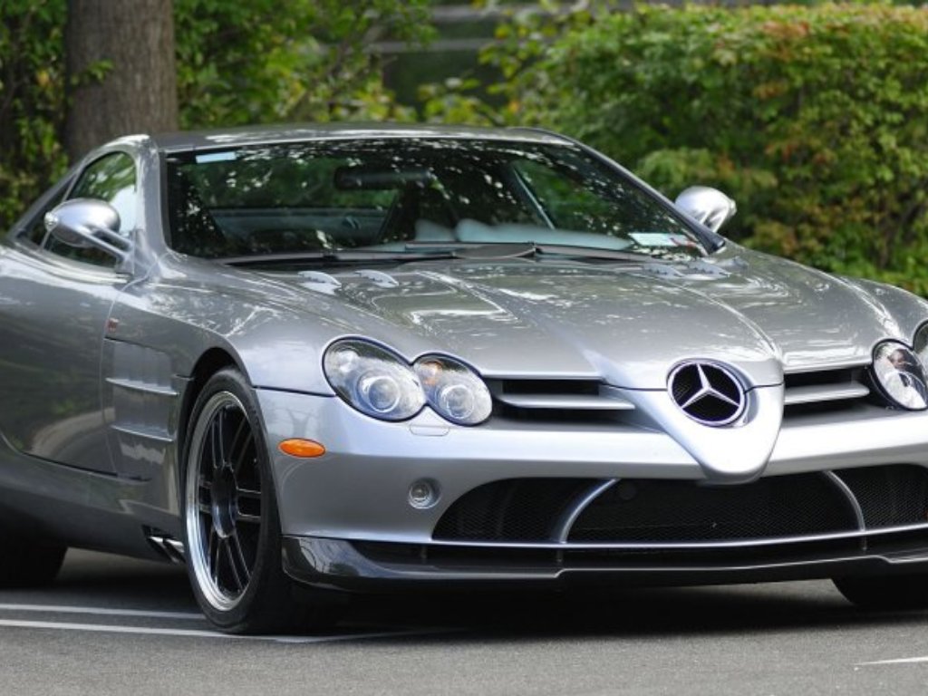 Action Cars: Luxury of Mercedes Benz Car