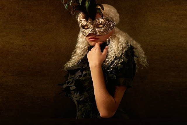 What kind of outfit should you wear with Masquerade Mask? - TopThingz
