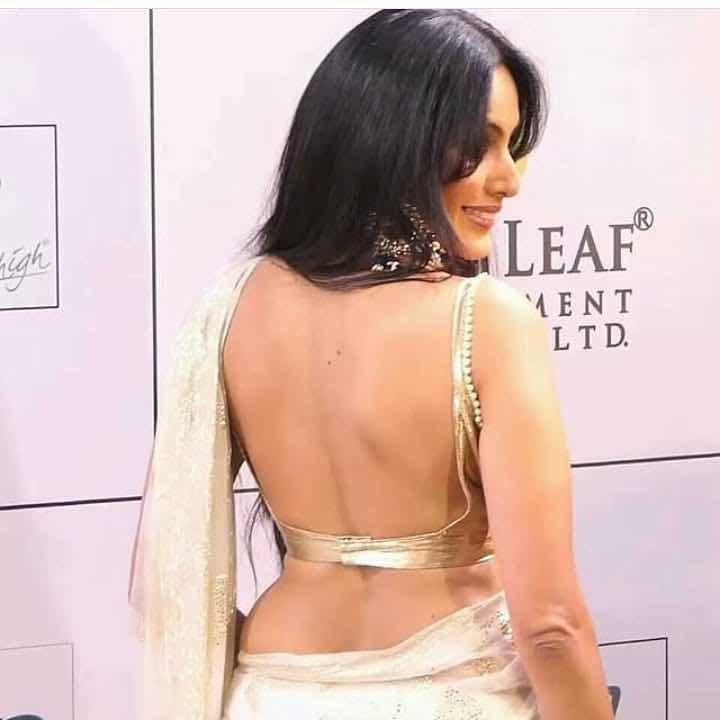 Kamya Punjabi backless indian tv actress red carpet