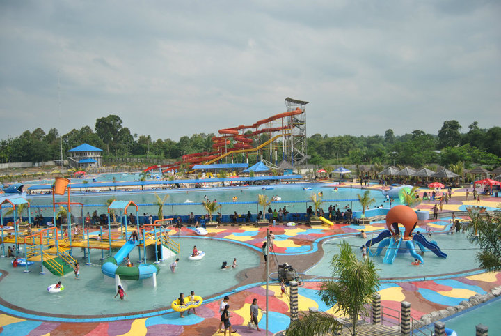Obyek Wisata  Hairos Water Park Medan 
