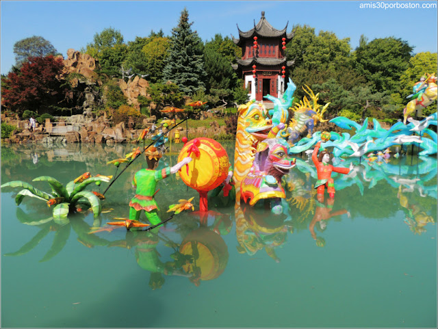 Montaña Artificial junto al Dream Lake en el Jardín Chino del Jardín Botánico de Montreal