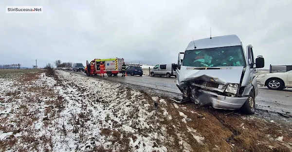 Accident rutier în Ițcani. Două persoane rănite după un impact frontal între un autoturism și un microbuz