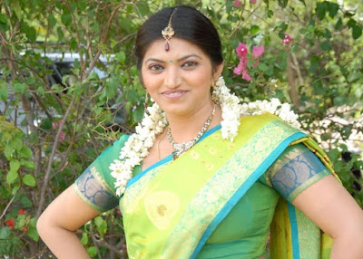 Keerthi-naidu-green-saree