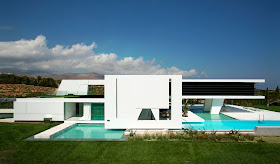 Picture of the house and swimming pool