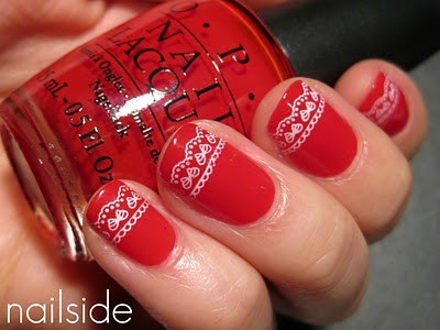 Nail art red and white