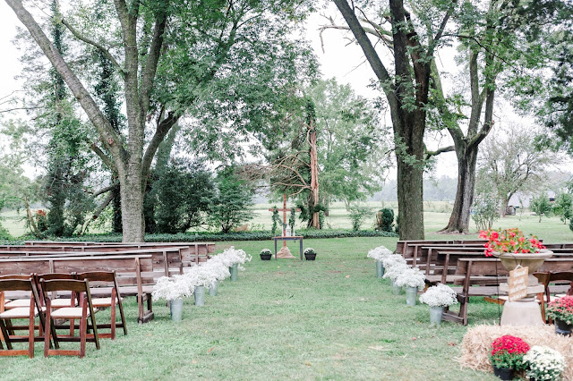 A Cranberry and Blue Autumn Wedding at Worsell Manor in Warwick, MD by Heather Ryan Photography 