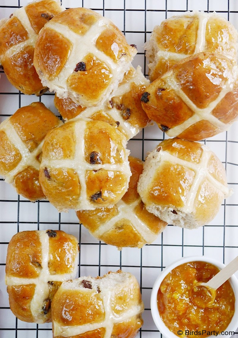 Hot Cross Buns - easy to make, delicious recipe to make for breakfast or Easter brunch perfect as dessert or snack too! by BirdsParty @BirdsParty #hotcrossbuns #easter #recipe #bread #easterrecipe #buns #breadrecipe #sweetbuns