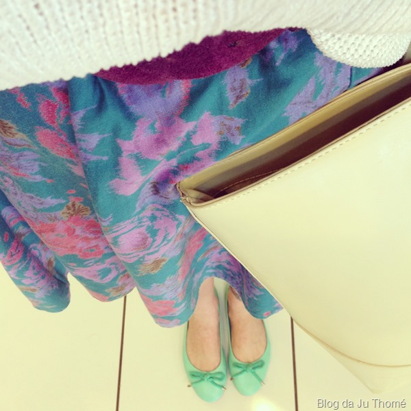 look saia floral estampada e tricot branco (2) look saia floral estampada e tricot branco (2)