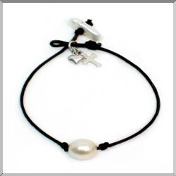 freshwater pearl on black leather prissy pearl bracelet