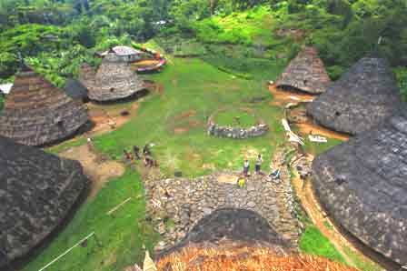 Destinasi Wisata Budaya Desa Adat Wae Rebo Manggarai