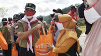 Bakti Sosial dan Pawai Jelajah Lampung Peduli dalam Rangka HUT RI ke-75 Danrem 043/Gatam Serahkan Paket Sembako