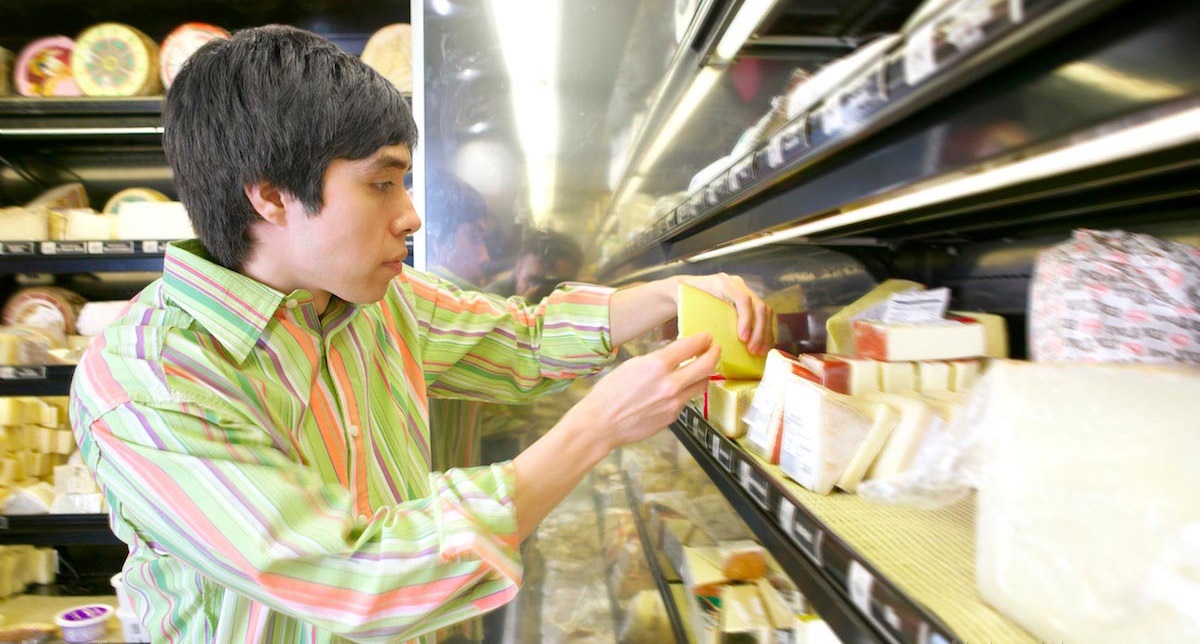 British supermarkets now putting security tags on cheese to prevent shoplifting amid economic turmoil