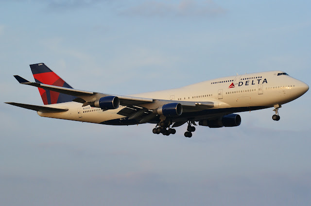 Delta Airlines Boeing 747-400 While Approaching
