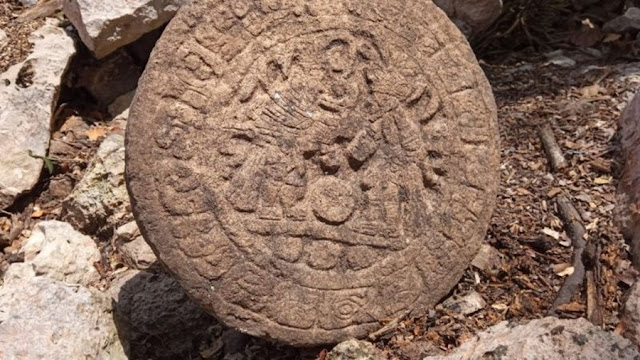 Impresionante hallazgo de un disco con jeroglíficos mayas en Chichén Itza