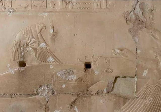Деталь Осириса из храма Сети I в Абидосе.