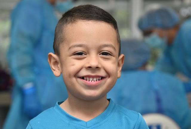 Niño de cinco años que recibió prótesis en la UCR: “Tuve para Navidad los dientes que tanto quise”