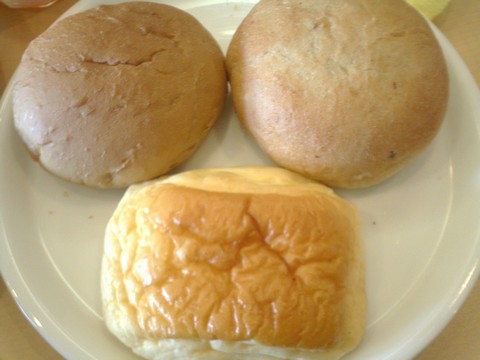 黒糖パン・五穀パン・チーズパン グリーンカフェ
