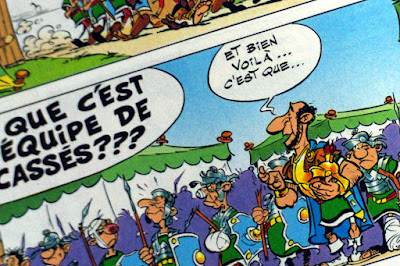 Photo d’une page d’Astérix où est écrit "et bien" à la place de "eh bien".