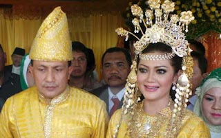 Foto Pernikahan Bella Saphira dan Jenderal Agus Surya