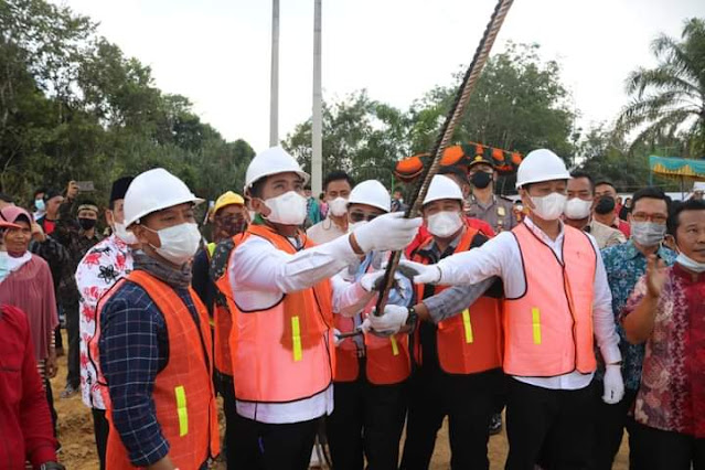 Bupati Pelalawan Resmikan  Pembangunan Jembatan Desa Tambak Dengan Desa Sotol