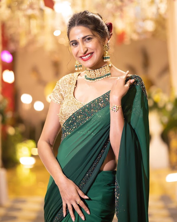 aahana kumra backless green saree hot actress