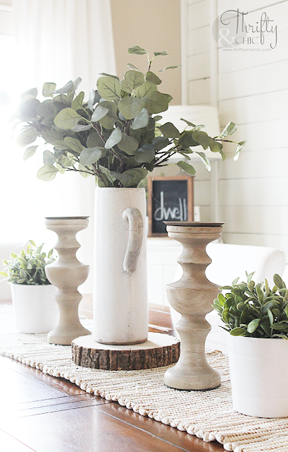 Farmhouse dining room decor and decorating ideas. Spring dining room decor. Spring tablescape ideas. Best farmhouse dining room chairs. Shiplap in dining room