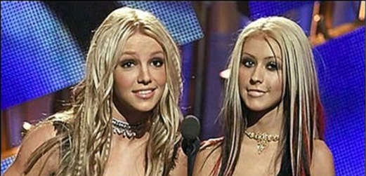 História POP - CHRISTINA X BRITNEY SPEARS