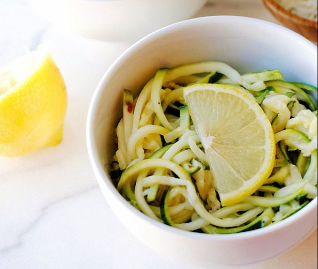 Lemon Garlic Zucchini Noodles #vegan #dinner