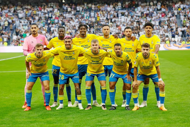 U. D. LAS PALMAS. Temporada 2023-24. Alvaro Vallés, MFlulu, Sory Kaba, Cristian Herrera, Javi Muñoz y Saúl Coco. Éric Curbelo, Julián Araujo, Sinkgraven, Jonathan Viera y Munir El Haddadi. REAL MADRID C. F. 2 🆚 U. D. LAS PALMAS 0 Miércoles 27/09/2023, 19:00. Campeonato de Liga de 1ª División, jornada 7. Madrid, estadio Santiago Bernabéu: 65.017 espectadores. GOLES: ⚽1-0: 45+3’, Brahim Díaz. ⚽2-0: 54’, Joselu Mato.