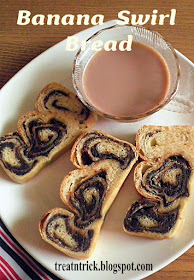 Banana Swirl Bread Recipe @ treatntrick.blogspot.com