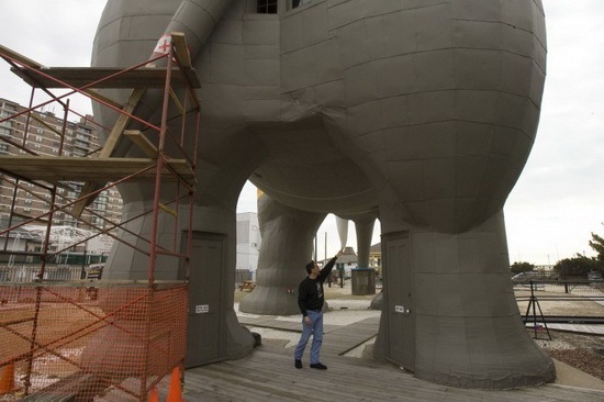 lucy_amazing_elephant_building_05