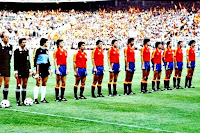 SELECCIÓN DE ESPAÑA. Temporada 1981-82. Arconada, Camacho, Juanito, Santillana, Gordillo, Alexanco, Tendillo, Urquiaga, Perico Alonso, Quini y Zamora. SELECCIÓN DE ESPAÑA 1 SELECCIÓN DE ALEMANIA FEDERAL 2. Viernes, 02/07/1982. XII Copa del Mundo España 1982, 2ª fase, Grupo B, 2º partido. Madrid, España, estadio Santiago Bernabeu: 100.000 espectadores. Árbitro: Paolo Casarín, Italia; linieres: Wöhrer, Austria; Palotai, Hungría.