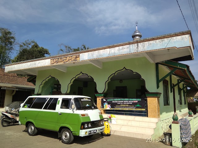 Kegiatan Bersih-bersih Masjid Baitul Muqorrobin Susukan Sukorejo Tegalrejo Kabupaten Magelang