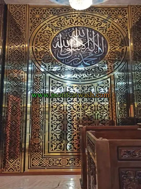jasa pembuatan kaligrafi masjid di tuban jasa tukang kaligrafi masjid tuban mengerjakan kaligrafi mihrab kaligrafi kubah kaligrafi acrylic