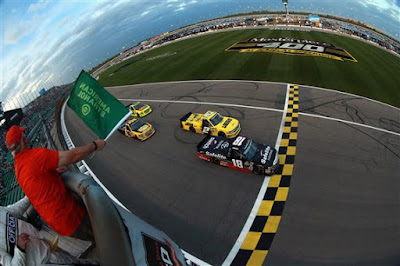 Noah Gragson leads the field to green during the NASCAR Camping World Truck Series 37 Kind Days 250 at Kansas Speedway