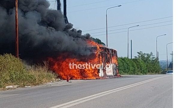 Θεσσαλονίκη πριν λίγο: Στις φλόγες λεωφορείο των ΚΤΕΛ  