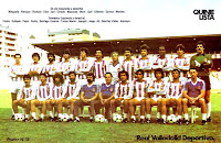 REAL VALLADOLID DEPORTIVO - Valladolid, España - Temporada 1982-83 - Minguela, García Navajas, Richard, Díez, Javi, Oviedo, Felipe Mesones (entrenador), Moré, Gail, Gilberto, Santos y Montes; Fortes, Eutiquio, Pepín, Rusky, Santiago Llorente (director deportivo), Tomás Martín (utillero), Joaquín, Jorge, Alí Navarro, Sánchez Valles y Aramayo (masajista) - El Valladolid se clasificó 12º en la Liga, con  Felipe Mesones, Santiago Llorente y José Luis García Traid de entrenadores