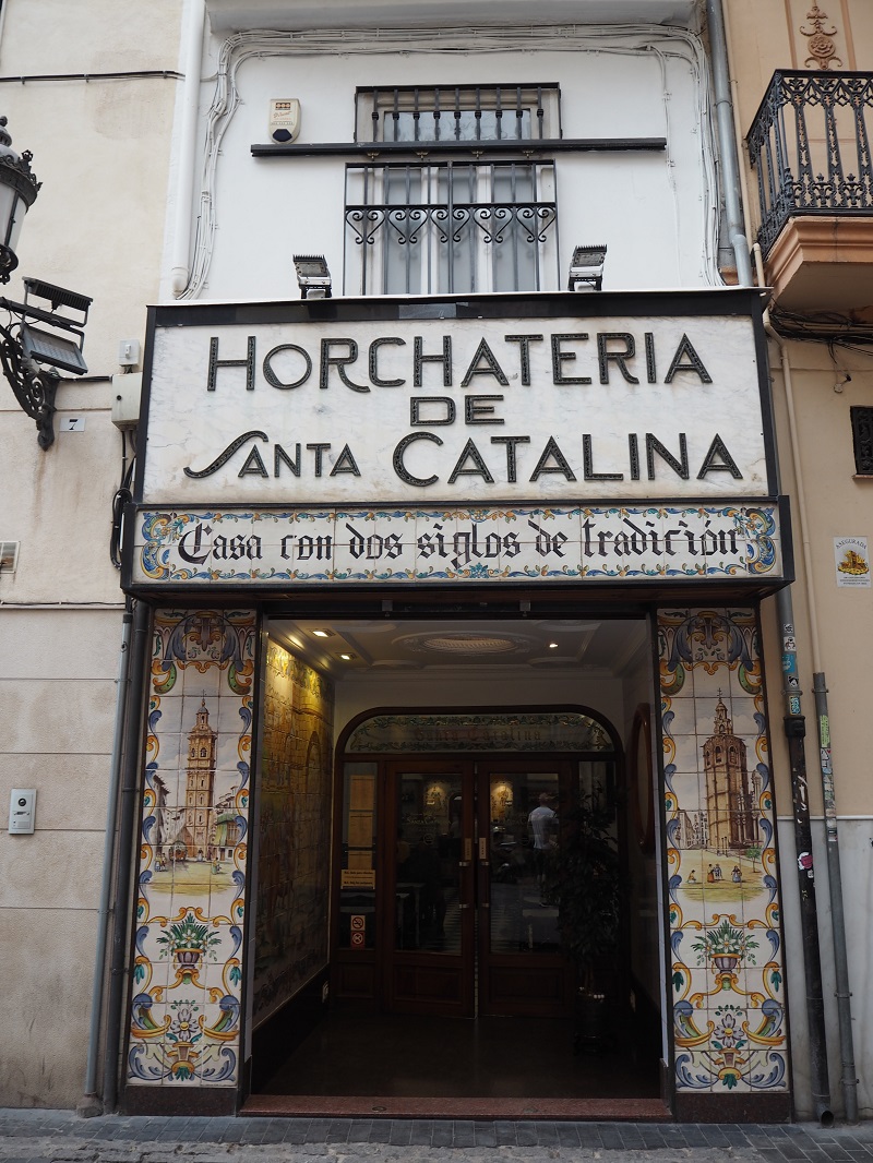 Tiled exterior of Horchateria de Santa Catalina