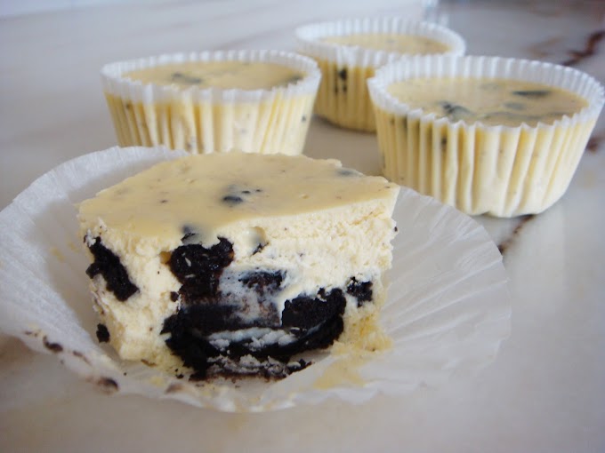 Cupcakes with a twist - Mini Cookies and Cream Cheesecakes & Raspberry Swirl Cheesecakes