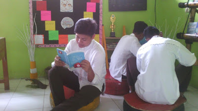 Perpustakaan Pojok Kelas di SMA Negeri 2 Indramayu