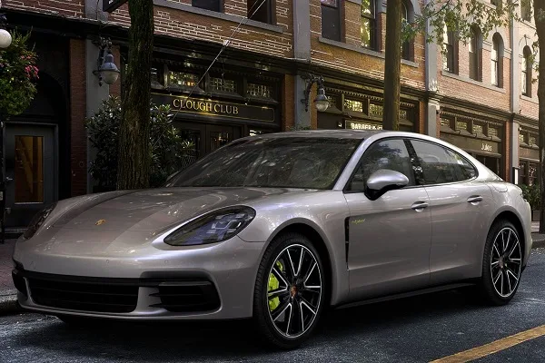 Porsche Panamera 4 E-Hybrid