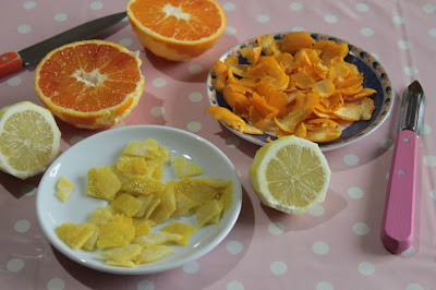 Aromi naturali fatti in casa con gli agrumi: polvere di limone, mandarino e arancia biologici per le tue ricette