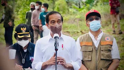 Presiden Jokowi Tanam Pohon Bersama Masyarakat NTB...