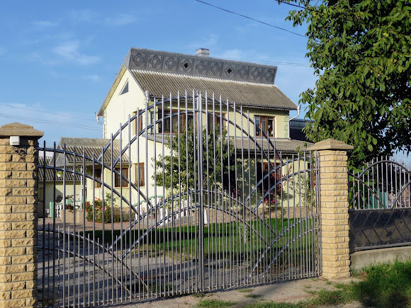Лунка, Герцаевский район. Буковинские дома новой постройки